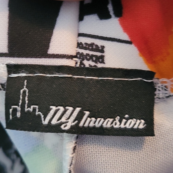 Newspaper print shorts - Picture 3 of 5